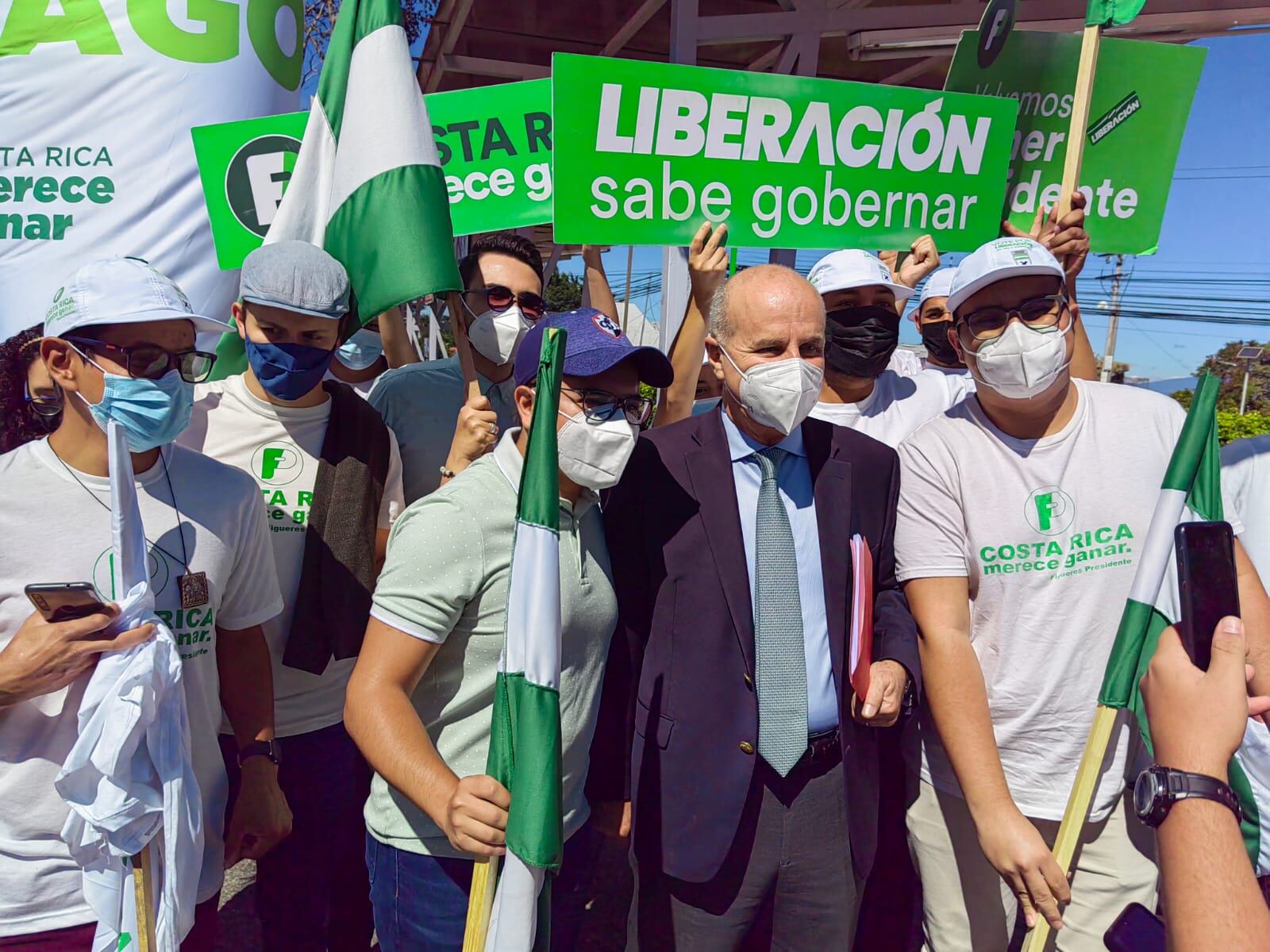 Radio Monumental realizó un debate presidencial con 7 candidatos a presidente de Costa Rica el 1 de febrero del 2022 en la Universidad Latina en San Pedro.  En la foto Figueres llegando al debate.