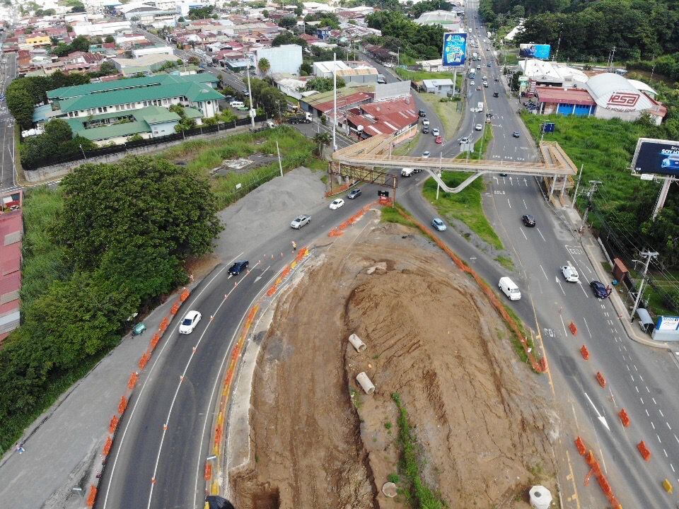 El Mopt advierte que el lunes 11 y el martes 12 de setiembre, desde las 5 de la mañana y hasta las 5 de la tarde, se cerrará el tránsito por el carril izquierdo, sentido San Pedro-Cartago, de la rampa de unos 400 metros que comunica el sector del puente peatonal de La Galera con la Florencio del Castillo