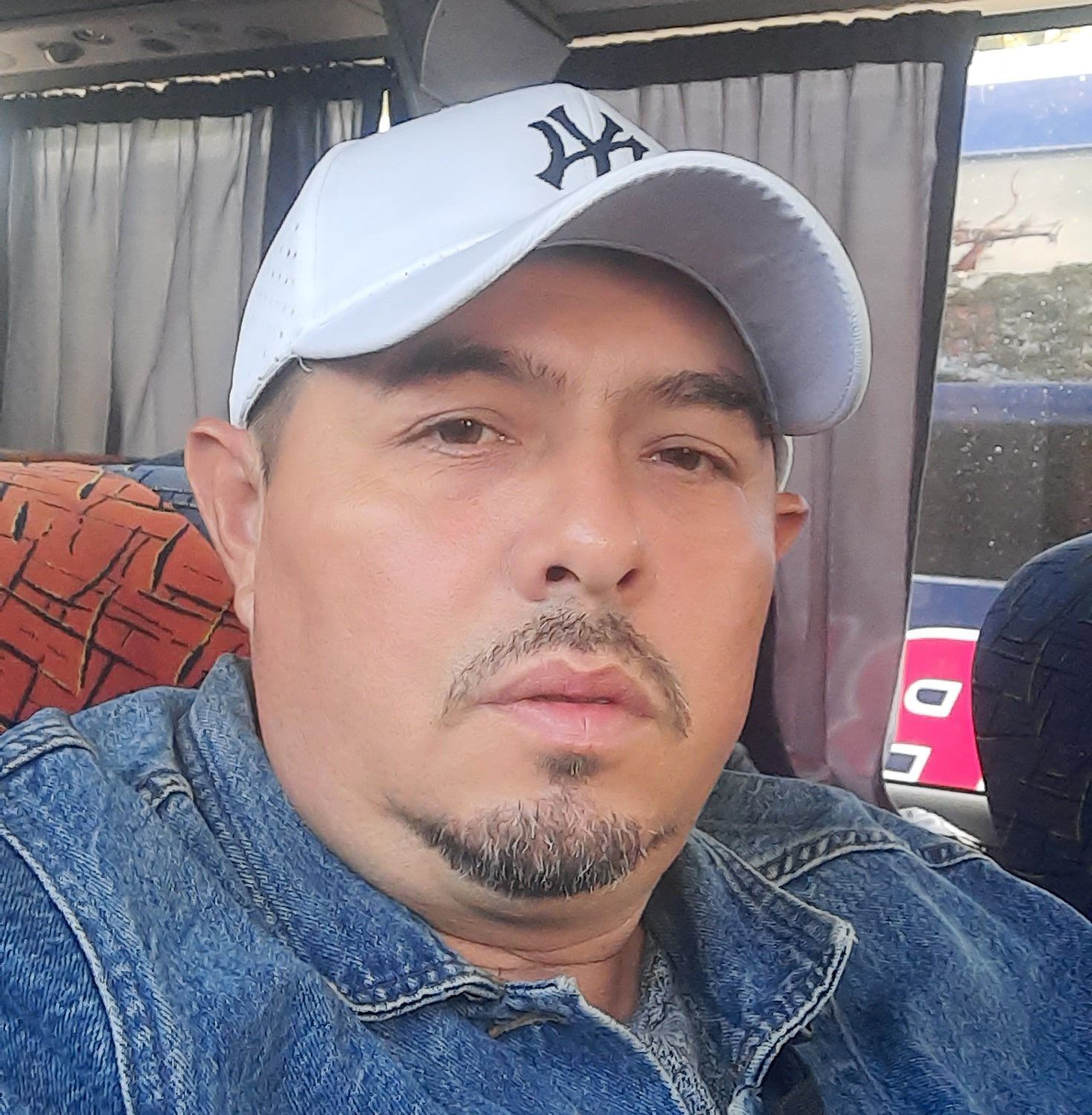 Enrique Guadamuz abrió su zapatería en Costa Rica