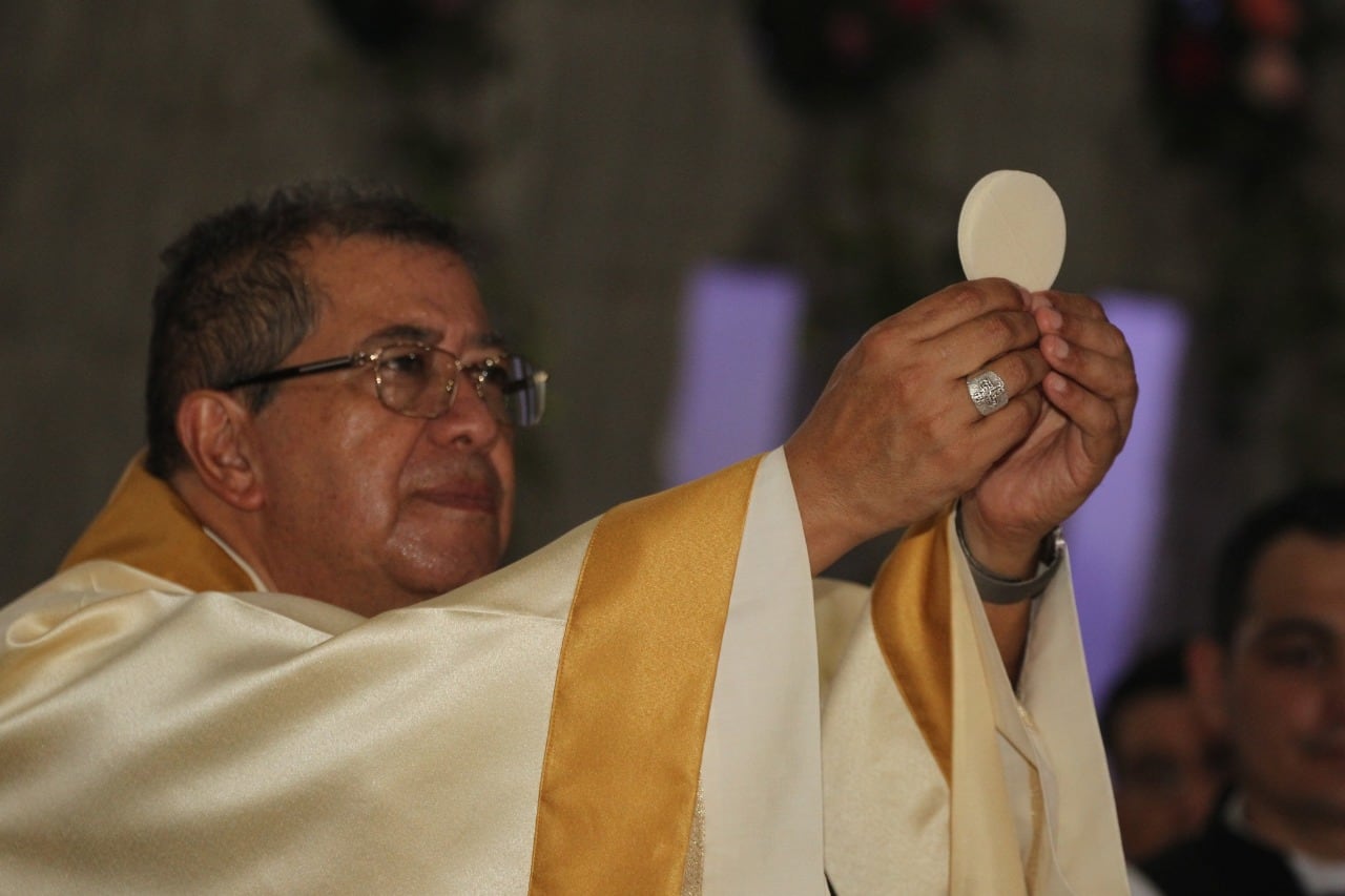 Monseñor Javier Román Arias, obispo de Limón y presidente de la Conferencia Episcopal de Costa Rica ya no está entubado, respira por sí mismo.