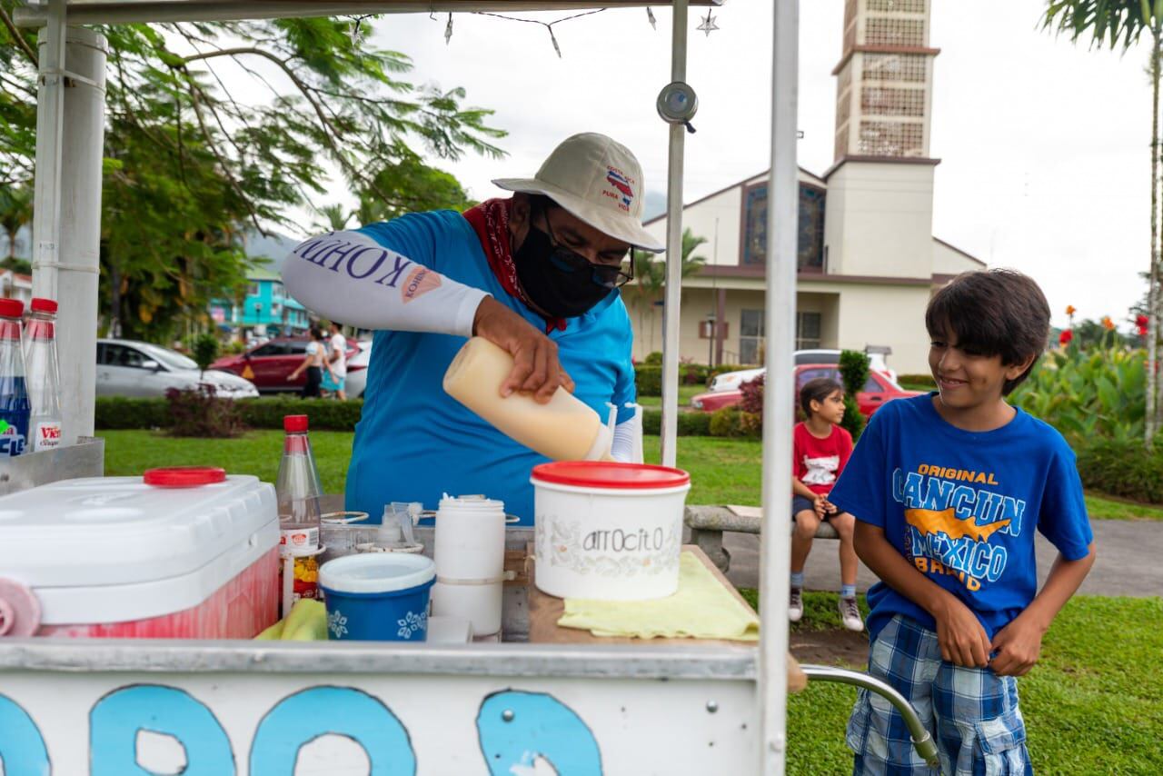 Antonio Padilla Madriz, Toño, quien fue despedido al puritico inicio de la pandemia, en el 2020 y por eso fue así como comenzó a lograr la gran ilusión de su vida: ser su propio patrón poniendo un negocio de copos