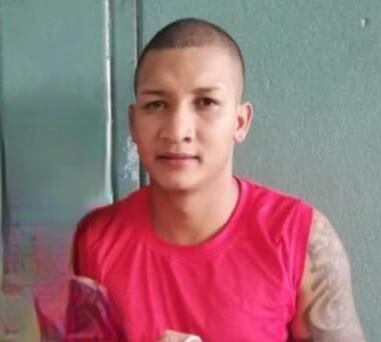 Guarda fallece al chocar su carro contra bus manejado por compañero de trabajo. Foto Edgar Chinchilla.