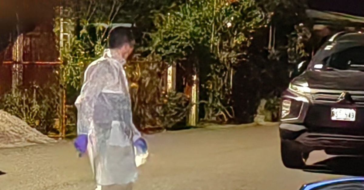 Dos hombres murieron entre la noche del sábado 10 de mayo y la madrugada del domingo 11. Uno fue asesinado de dos balazos en la cabeza tras una riña en Hatillo 8, y el otro falleció por dos disparos en La Aurora de Heredia. La imagen corresponde al crimen en Heredia.