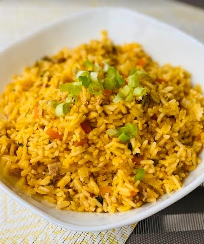 La chef profesional Candy Zamora nos hace un delicioso arroz con atún bien cargadito de vegetales