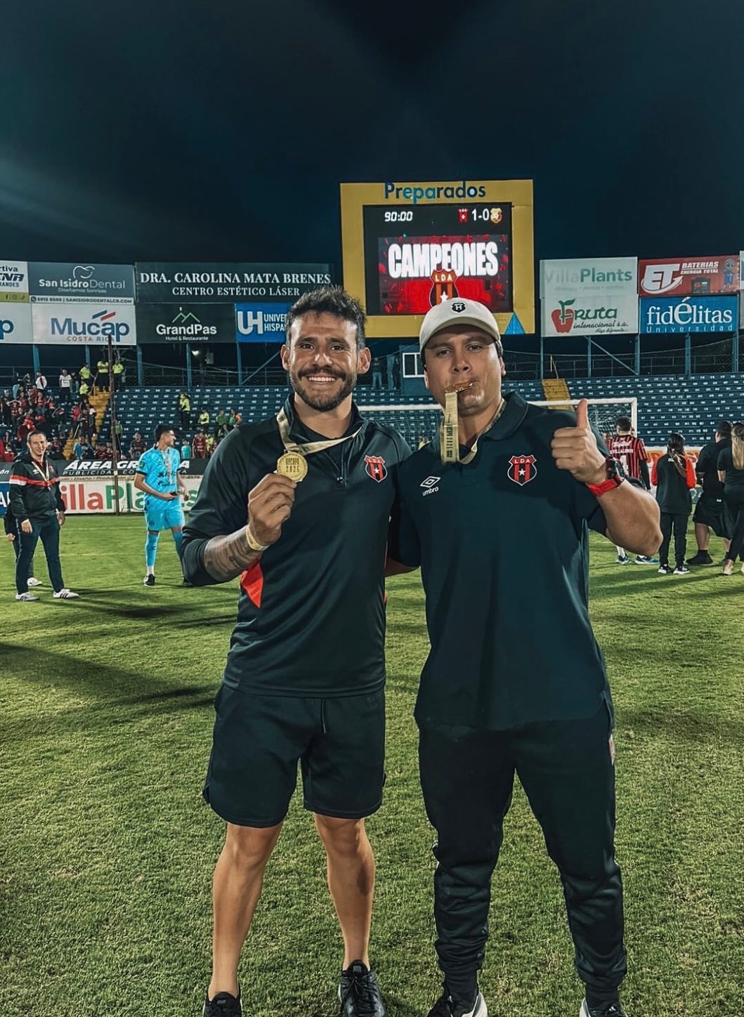 Carlos Rojas era el asistente del preparador físico Juan Carlos Barrantes. Ya ellos no forman parte de Liga Deportiva Alajuelense.
