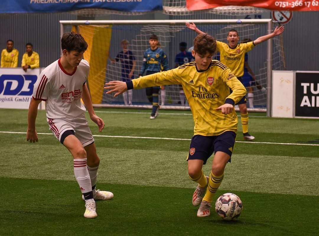Elian Quesada, costarricense en el Arsenal de Inglaterra.