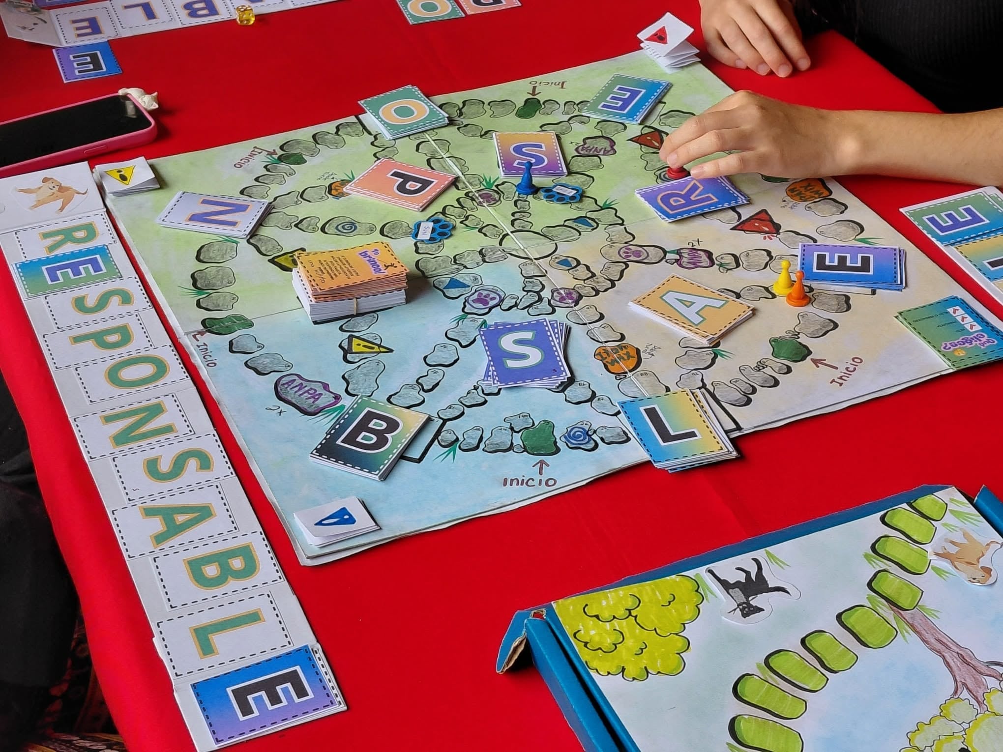 Doña Laura Ortiz creó un juego en cartulina para ayudar a su hijo a estudiar las tablas de multiplicar; 12 años después, Itanwix exporta juegos educativos y combate el deterioro cognitivo.