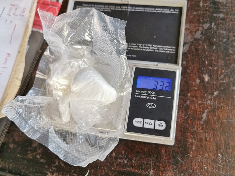 Detienen a policía penitenciario que intentó ingresar droga a cárcel de Limón. Foto Ministerio de Justicia.