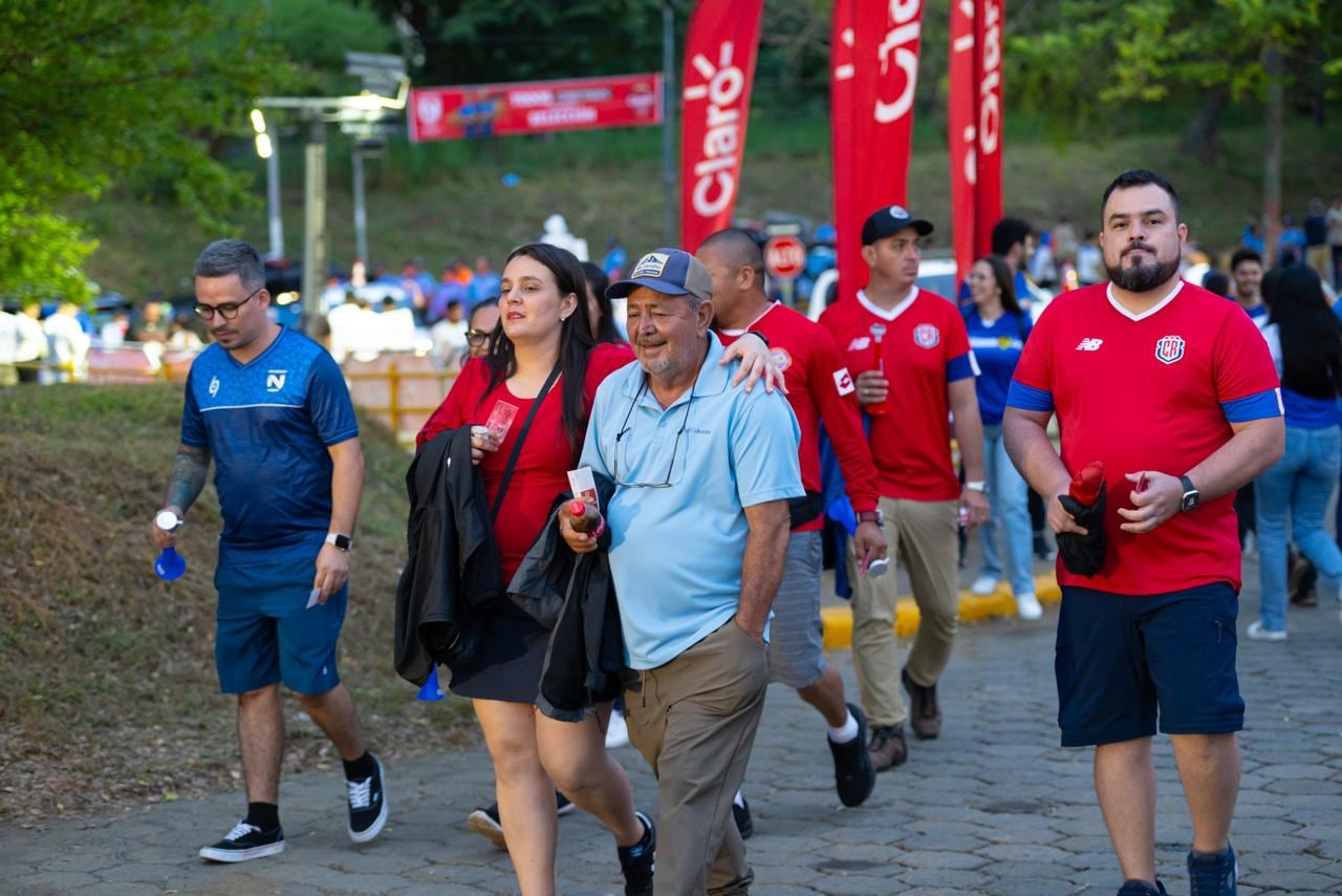 Aficionados de Costa Rica llegaron en buen núumero al estadio Nacional de Managua en Nicaragua.