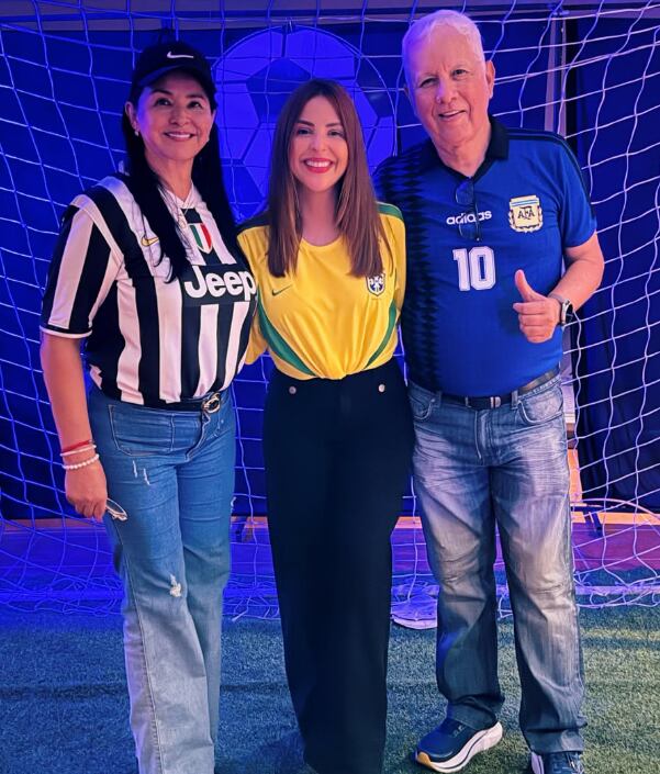 Everardo Herrera Soto, junto a su esposa y su hija Sabrina Herrera.