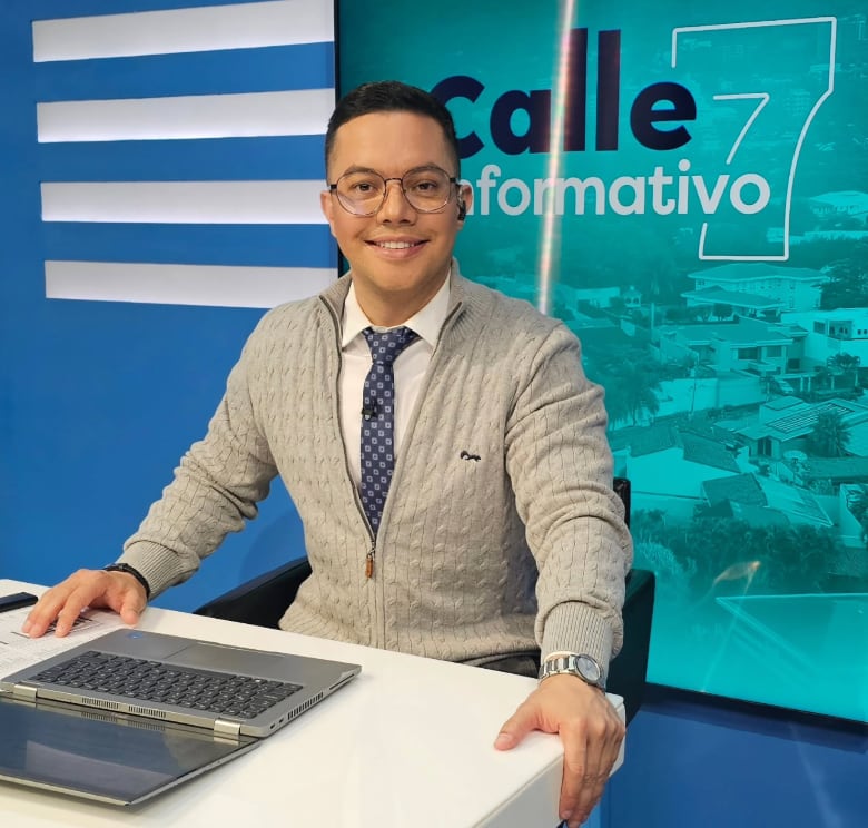 Pablo Campos y Berny Jiménez, periodista de Calle 7 Informativo de Teletica.