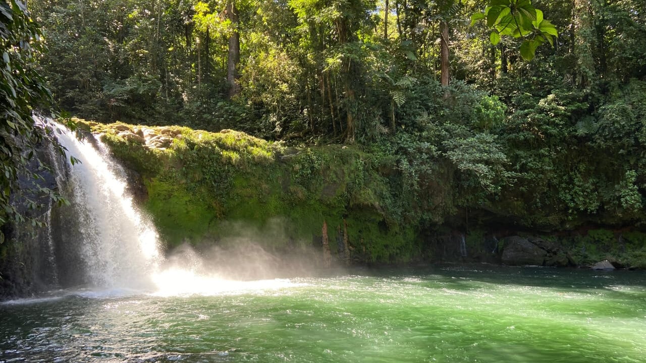 Catarata Pozo Azul se ubica en Sarapiquí, en la provincia de Heredia.