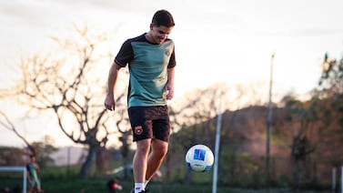 Hijo de Óscar Ramírez modernizó la manera en que el entrenador hace sus famosos análisis en Alajuelense