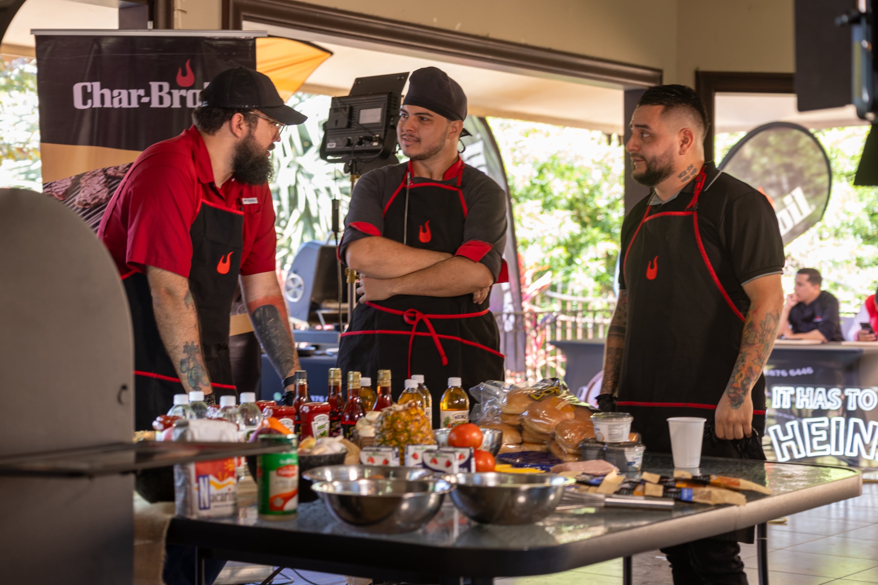24/10/2024, San José, Santa Ana, programa Guerra de Hamburguesas, entrevista con el participante Jazbetd Mora de Quepos.