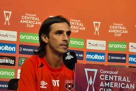Bryan Ruiz sorprende con su primer once en Alajuelense con jugadores que la afición quería ver