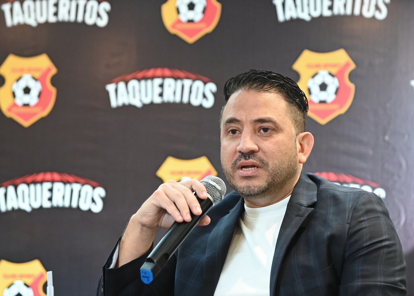 Robert Garbanzo le respondió a Keyner Brown y le tiró un par de ...