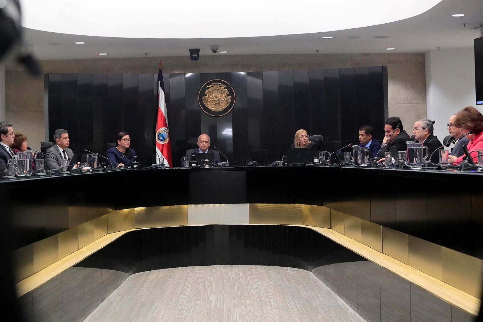 Poder Judicial de Costa Rica: sesión de la Corte Suprema de Justicia el 6 de octubre de 2024, con el magistrado presidente Orlando Aguirre en primer plano.