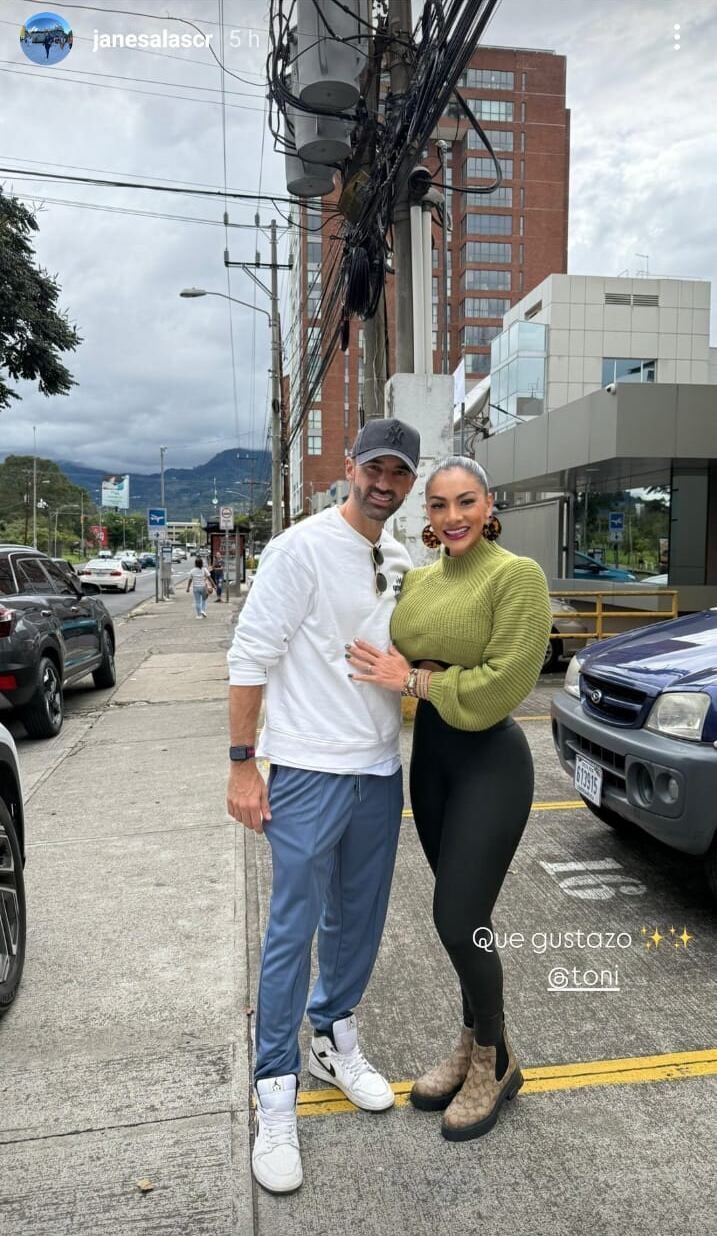 Janessa Salas, esposa de Wálter Centeno se dio un gustazo al conocer al español Toni Costa. Instagram.