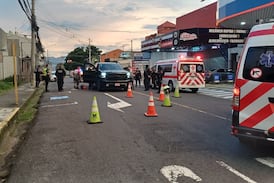 Confirman la muerte de dos hombres atacados a balazos cerca de una conocida farmacia en San Pedro