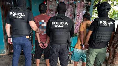 Padre y su hijo detenidos por usar un arma de fuego en una riña en Nicoya