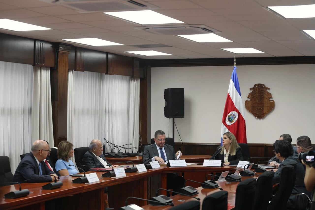 Autoridades del Poder Judicial se reúnen con la presidenta Laura Fernandez este 18 de mayo de 2026 en Casa Presidencial, Zapote.