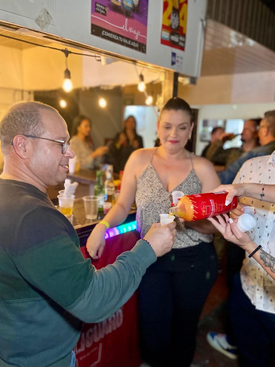 El pasado 5 de diciembre conocimos el hermanillo menor del Chiliguaro, el Chiliguaro Mango que ya se puede conseguir en diferentes partes del país. Una vez más son Mauricio Azofeifa y Luis Pablo Araya los creadores del Chiliguaro Mango, así como lo son del original Chiliguaro.