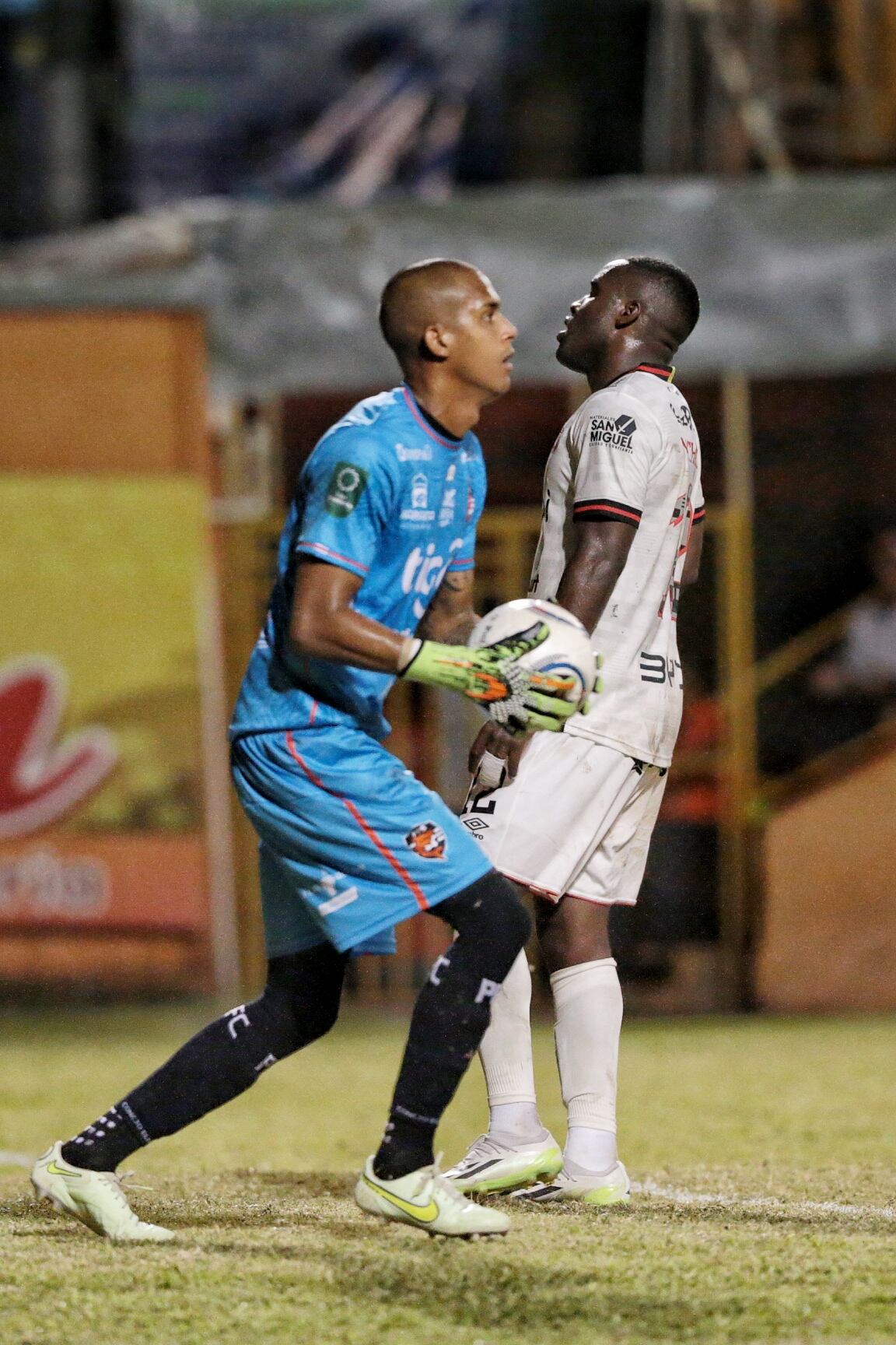 01/172023/ Juego entre Puntarenas FC vs Liga Deportiva Alajuelense por la jornada 02 del torneo clausura de la Liga Promerica en el estadio Lito Pérez / Foto John Durán