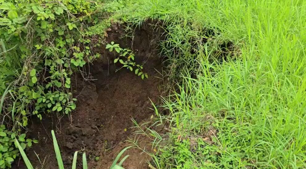Los vecinos de barrio La Salle temen que las lluvias sigan socavando el terreno. Foto cortesía.