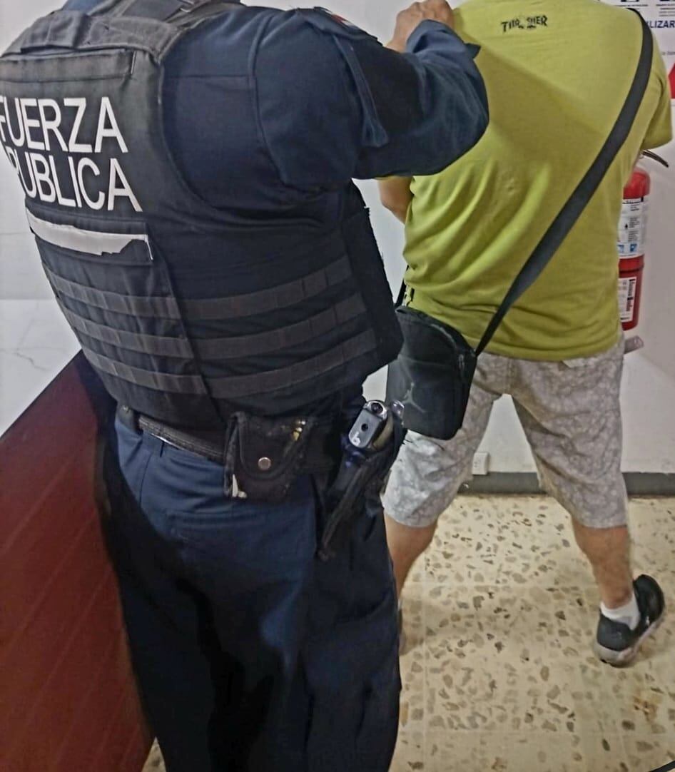 Fuerza Pública detuvo a un sujeto de apellido Ferlini, de 30 años, sospechoso de fraude informático y suplantación de identidad. Foto: MSP