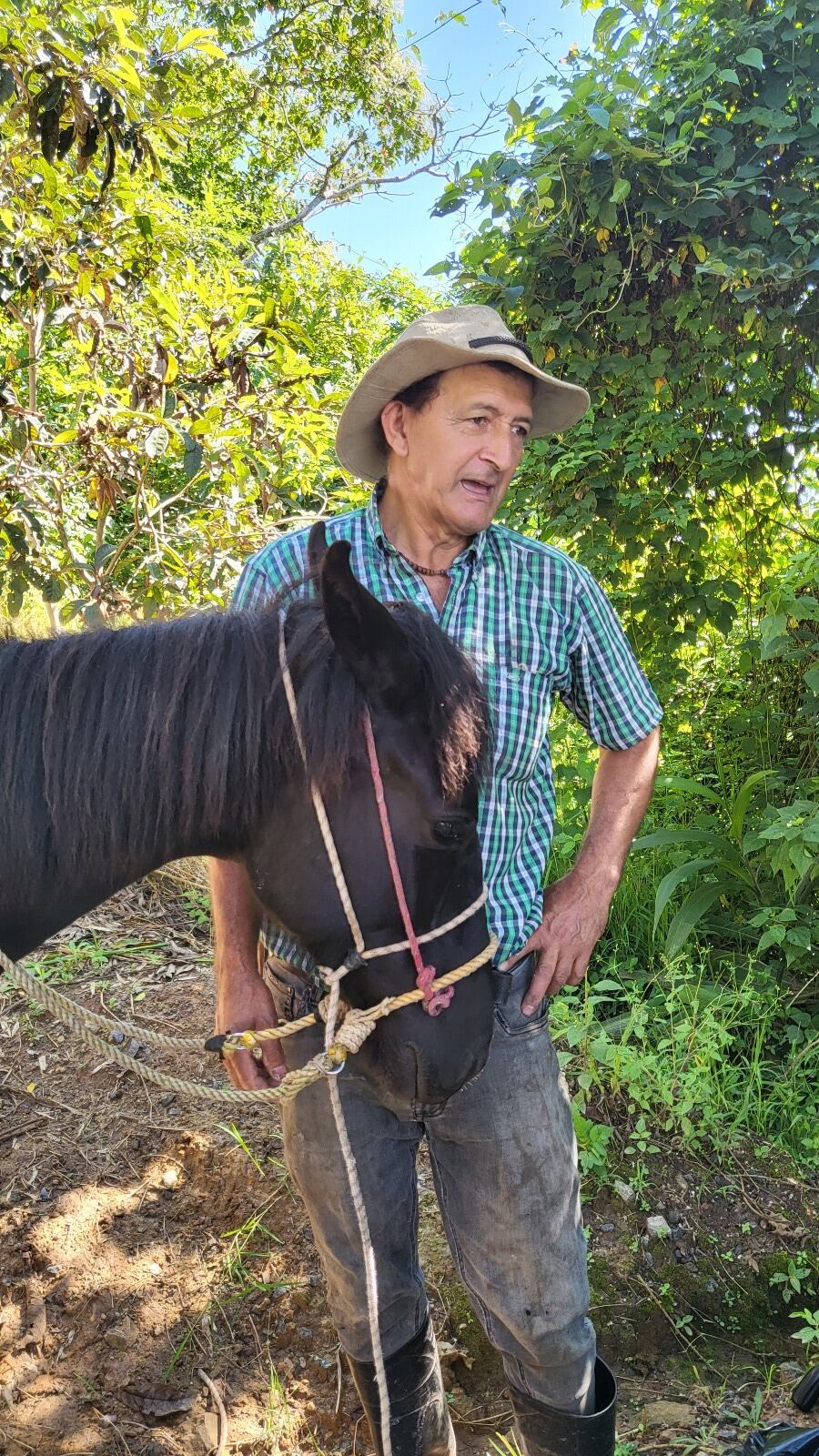 Le contamos lo que usted no vio de la inmensa bandera patria que adornó la piedra de Aserrí entre el 14 y el 15 de setiembre gracias a una iniciativa de La Potente, un medio de comunicación aserriceño y su director es Fabián Alvarado Picado