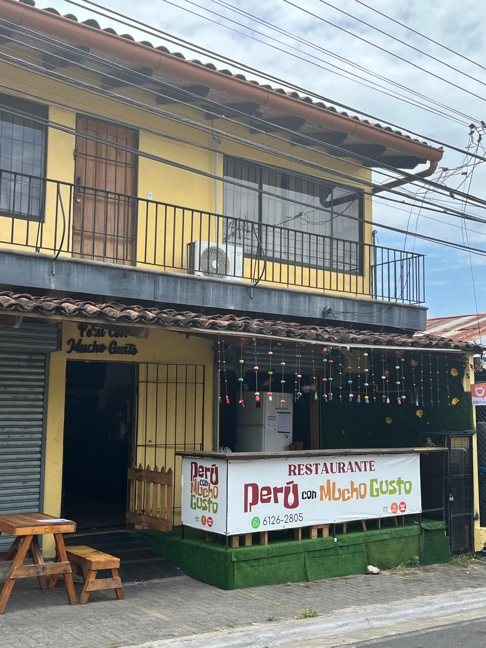 Meylin Peralta es una nicaragüense que pasó de trabajar en sodas a tener su propio local de Antojitos Nicaragüenses