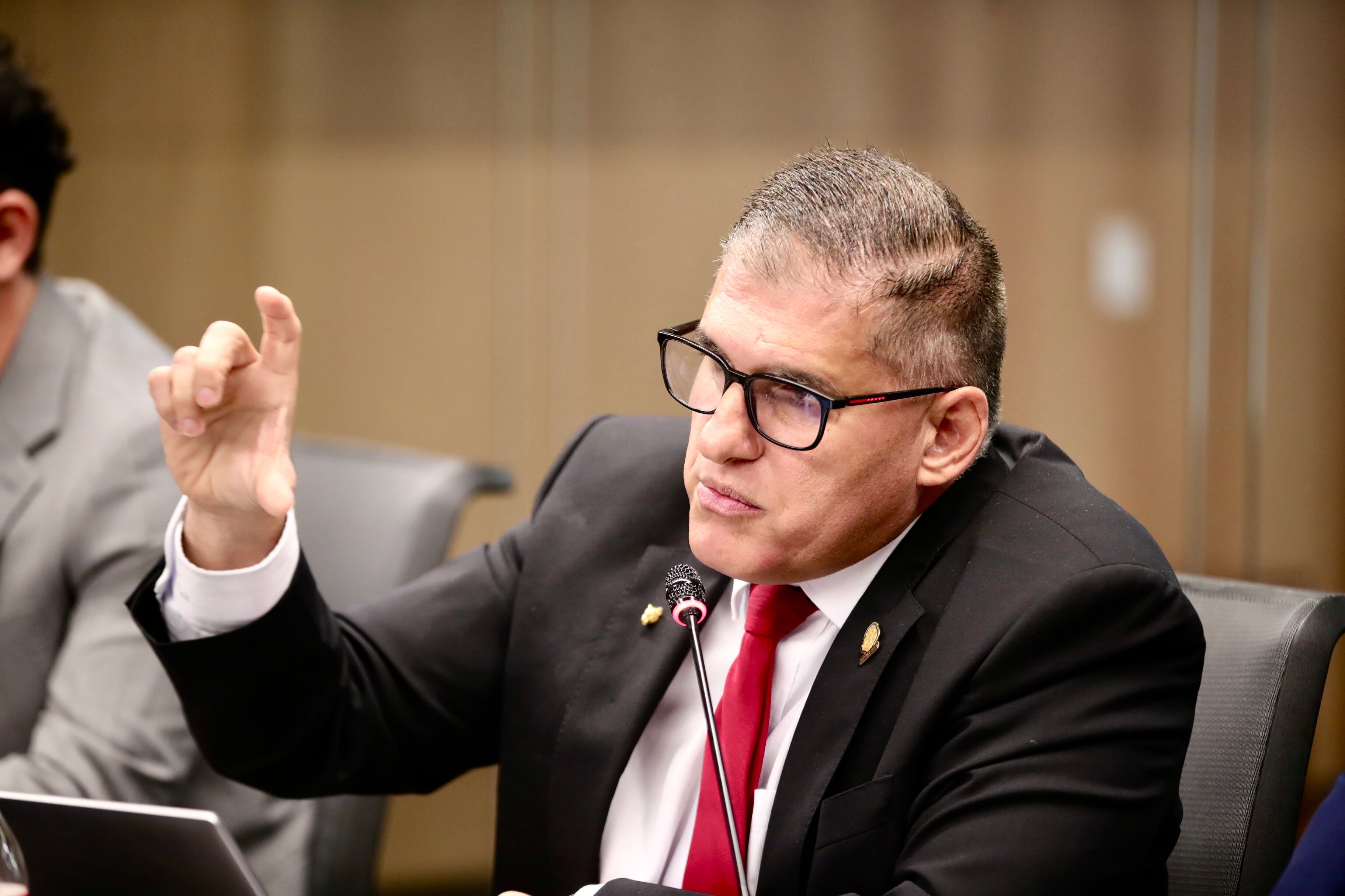 Mauricio Batalla compareció ante los diputados de la Asamblea Legislativa el 2 de diciembre del 2024.