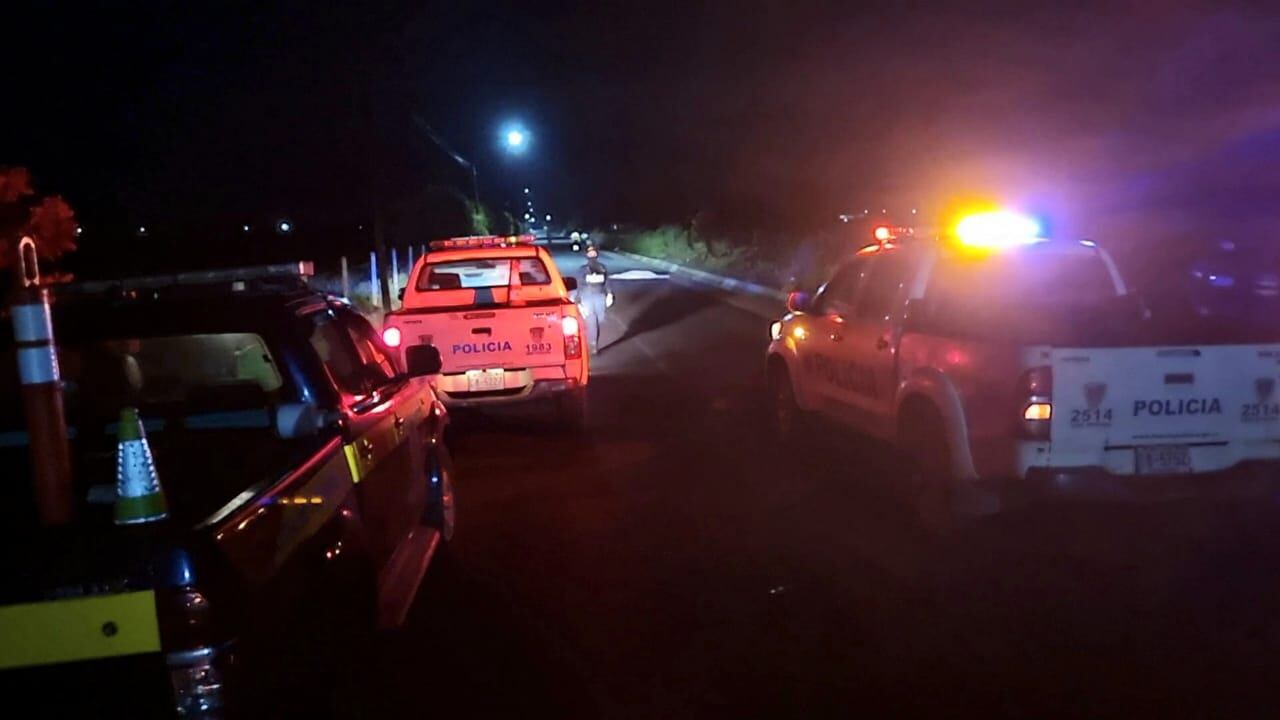 Hombre muere atropellado en San Carlos por conducto que se dio a la fuga. Foto Edgar Chinhilla.