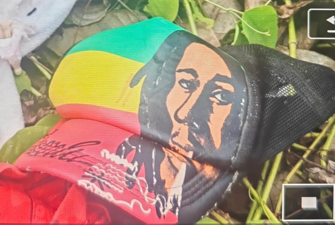 Ropa encontrada en escena del crimen de un estadounidense de apellido Hayes