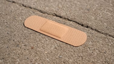 Una pequeña curita y la malicia de una señora fueron claves para llevar a un maleante a la cárcel