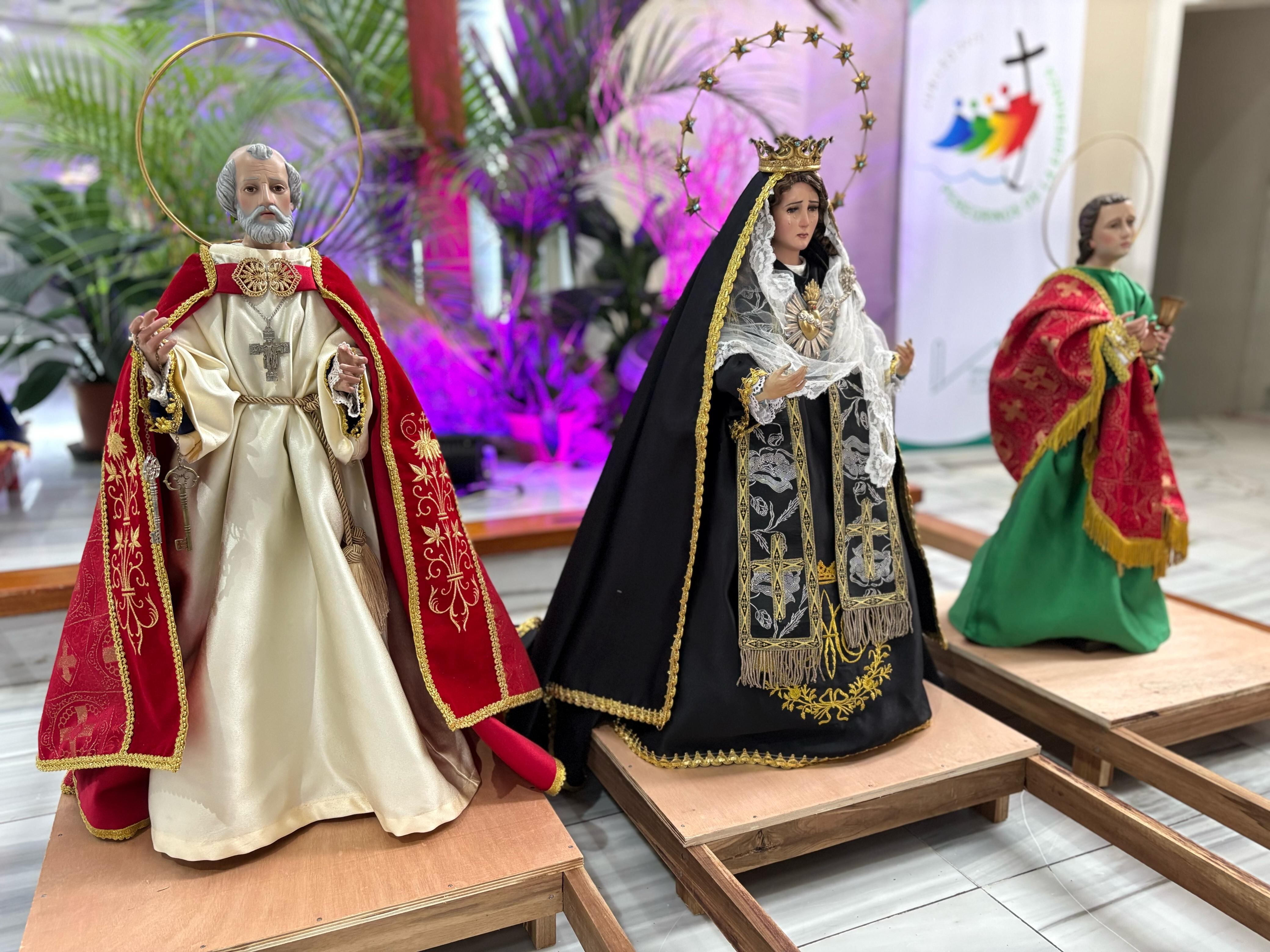 Un “Jesucristico en el sepulcritico”, una “virgencita de los dolorcitos”, un “Nazarenito”, entre otras imágenes pequeñitas, fueron cargadas por niños de la parroquia San Rafael Arcángel de San Rafael Arriba de Desamparados