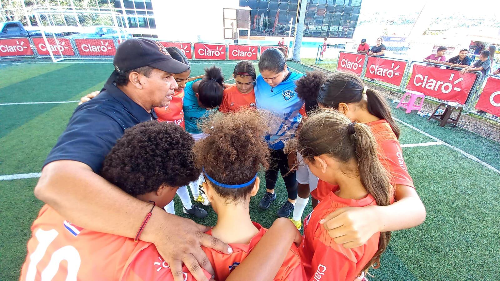 Escuela Futsal R. B. Ch. equipo de Limón que disputará la final de la Súper Liga Claro