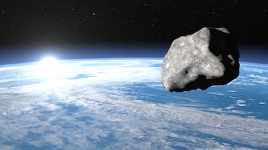 Joven asegura que parte de un meteorito cayó en su casa y apareció una criatura extraña