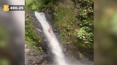 Hombre habría cometido terrible delito en cascada, fue grabado y ahora el OIJ lo busca