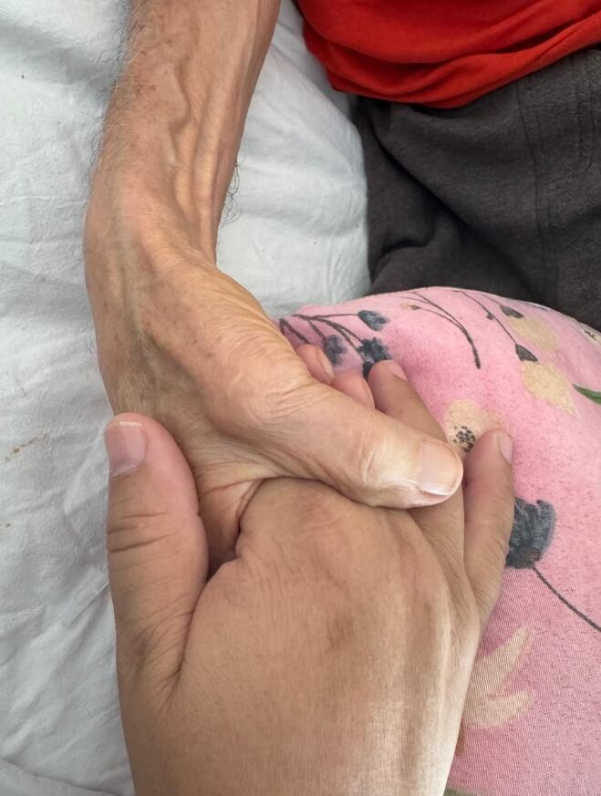 El periodista Jerry Alfaro anunció con esta imagen la muerte de su papá don Jorge Luis Alfaro.