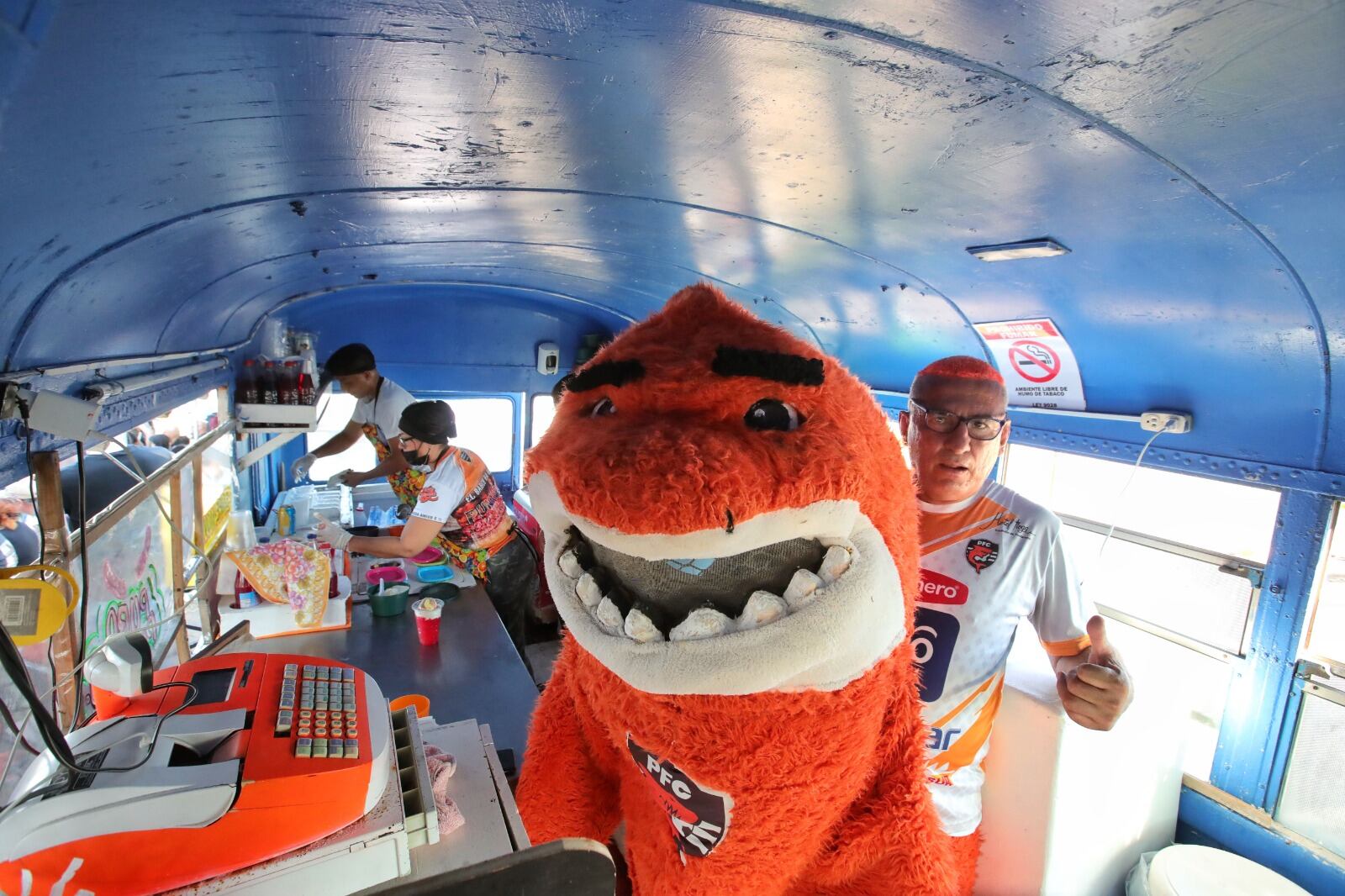 Mascota de Puntarenas FC, Tiburón Parcero, Óscar Ruiz