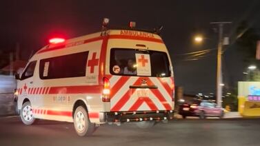 Hombre es alcanzado por balazos de un desconocido en medio de una riña