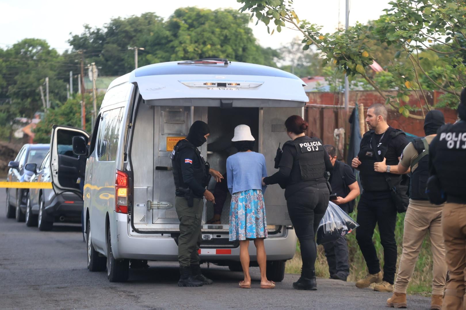 Allanamientos para detener a sospechosos homicidio Geiner Zamora, subjefe del OIJ de Guápiles.
