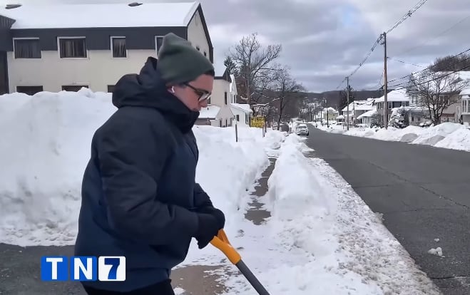 Elías Alvarado, corresponsal de Telenoticias, junto a Ignacio Santos.