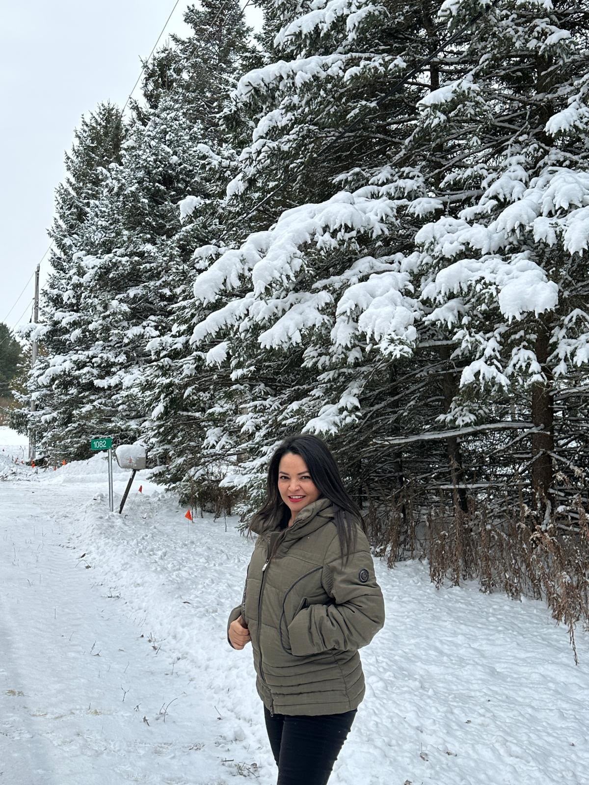 La costarricense Jeannette Prado mide 1,48 metros de estatura, pero cuando se sube a la vagoneta que maneja en Canadá asegura que se siente poderosa.