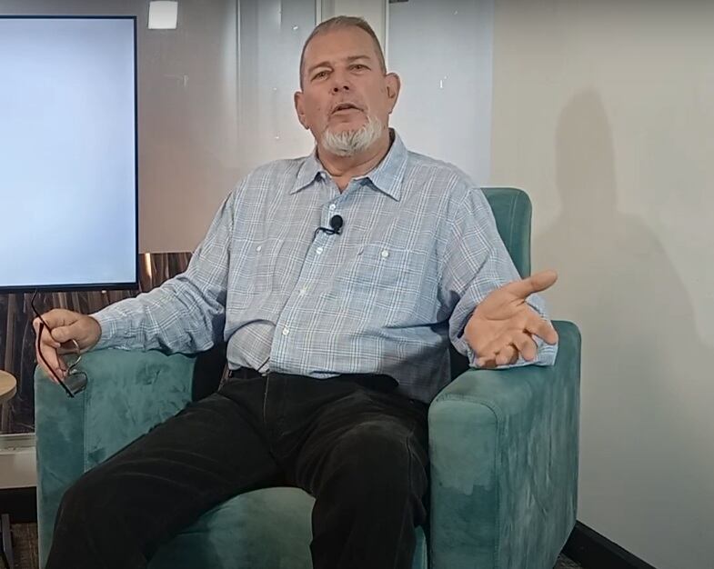 Juan Rodríguez Mena, quien fue oficial de Tránsito 30 años y ahora, ya pensionado, es asesor internacional del tránsito tico