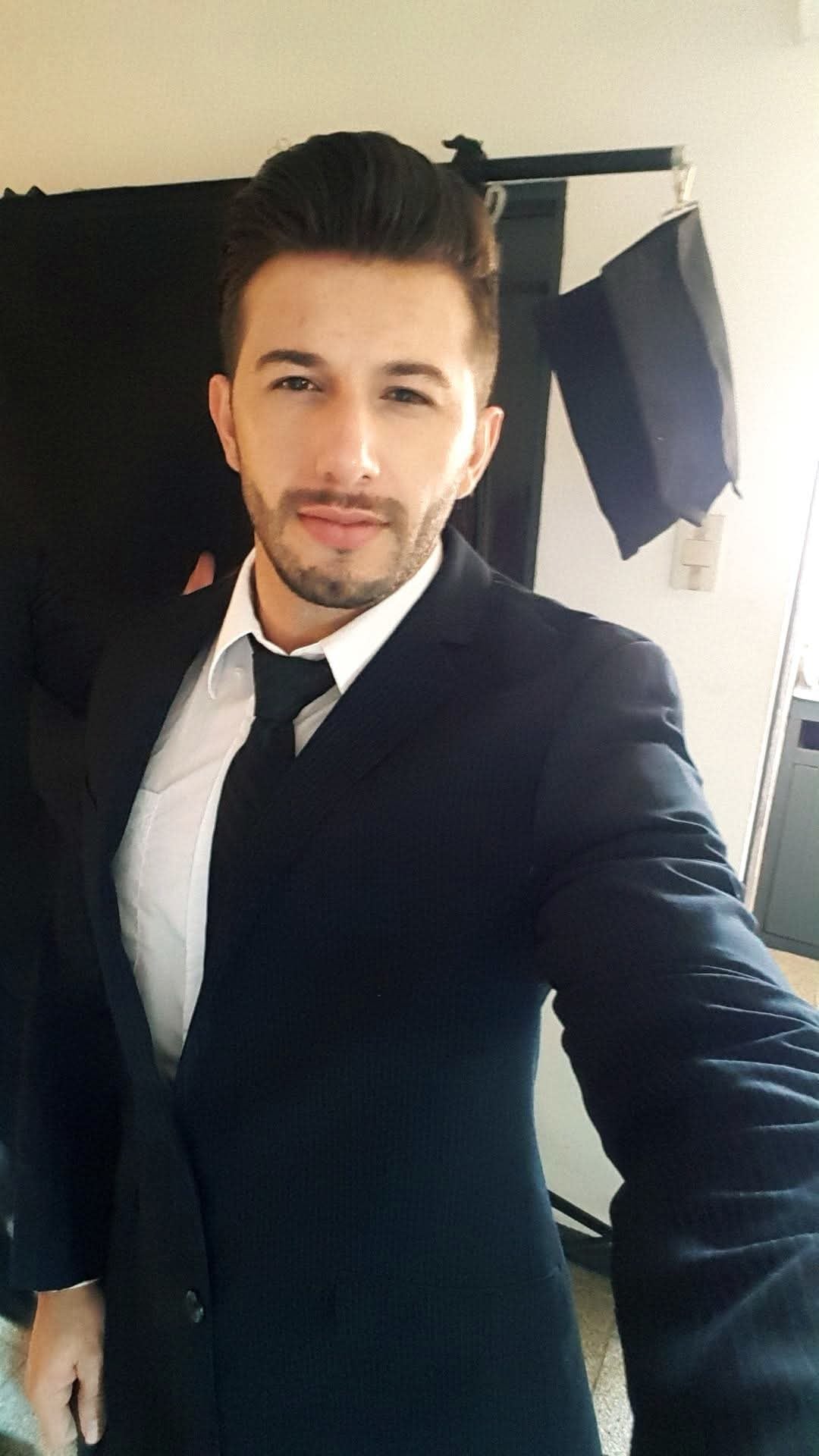 Alejandro Víquez, exparticipante de Combate, busca abrirse camino como cantante.