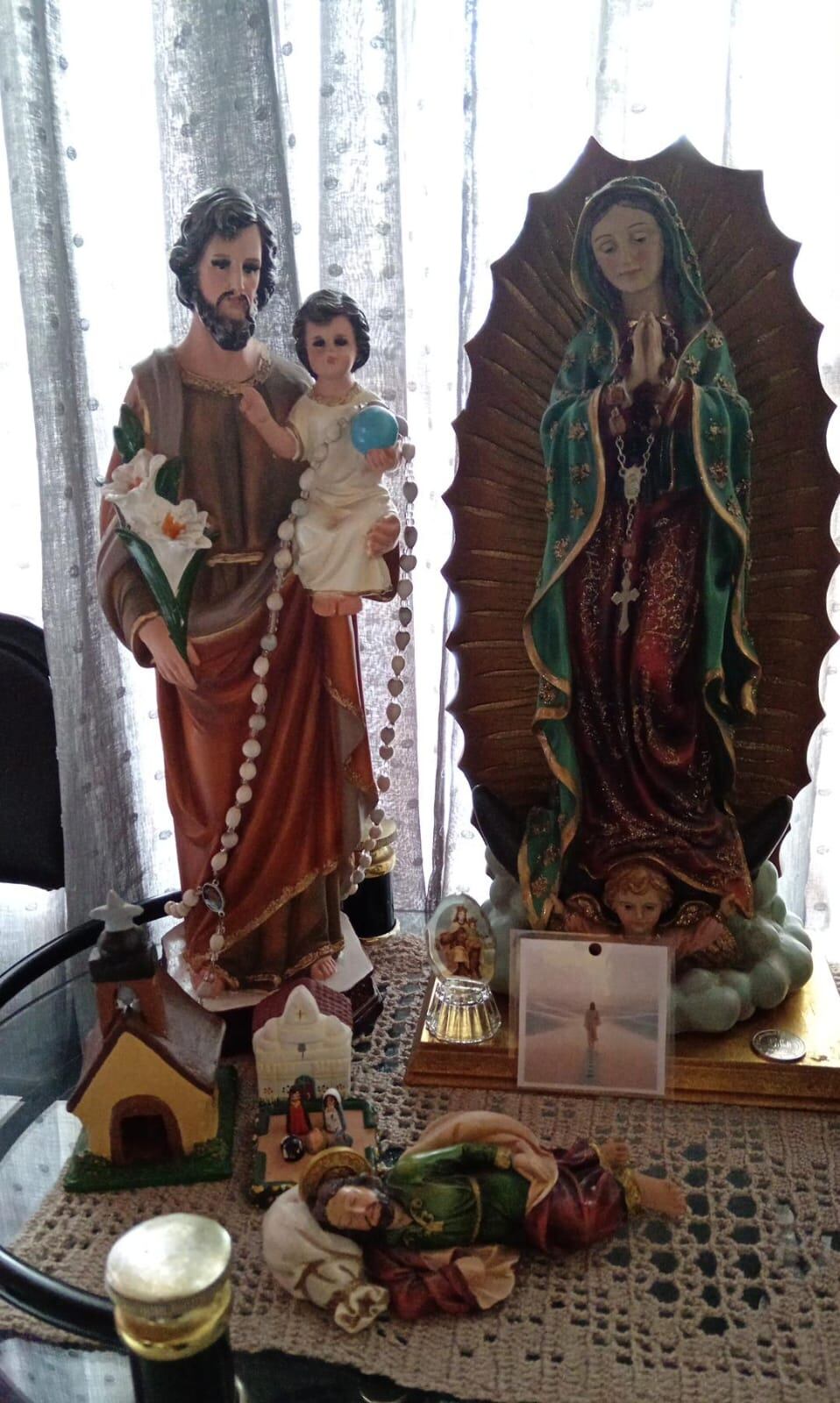 José Andrés Vargas es devoto a san José y lo tiene presente en un altar