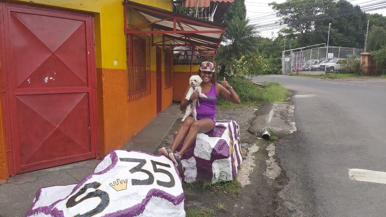 Patricia Lescouflair es morada envenenada y su papá, Lugder Lescouflair es anti morado. Él fue cónsul honorario de Haití en Costa Rica. Cortesía.