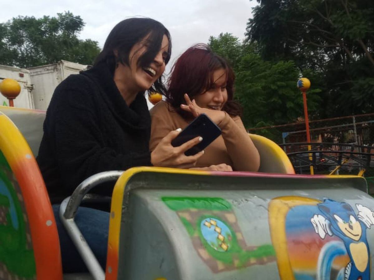 Tamar y su hija, ambas sufren de condiciones que les complican el vivir con normalidad. Foto: Cortesía.